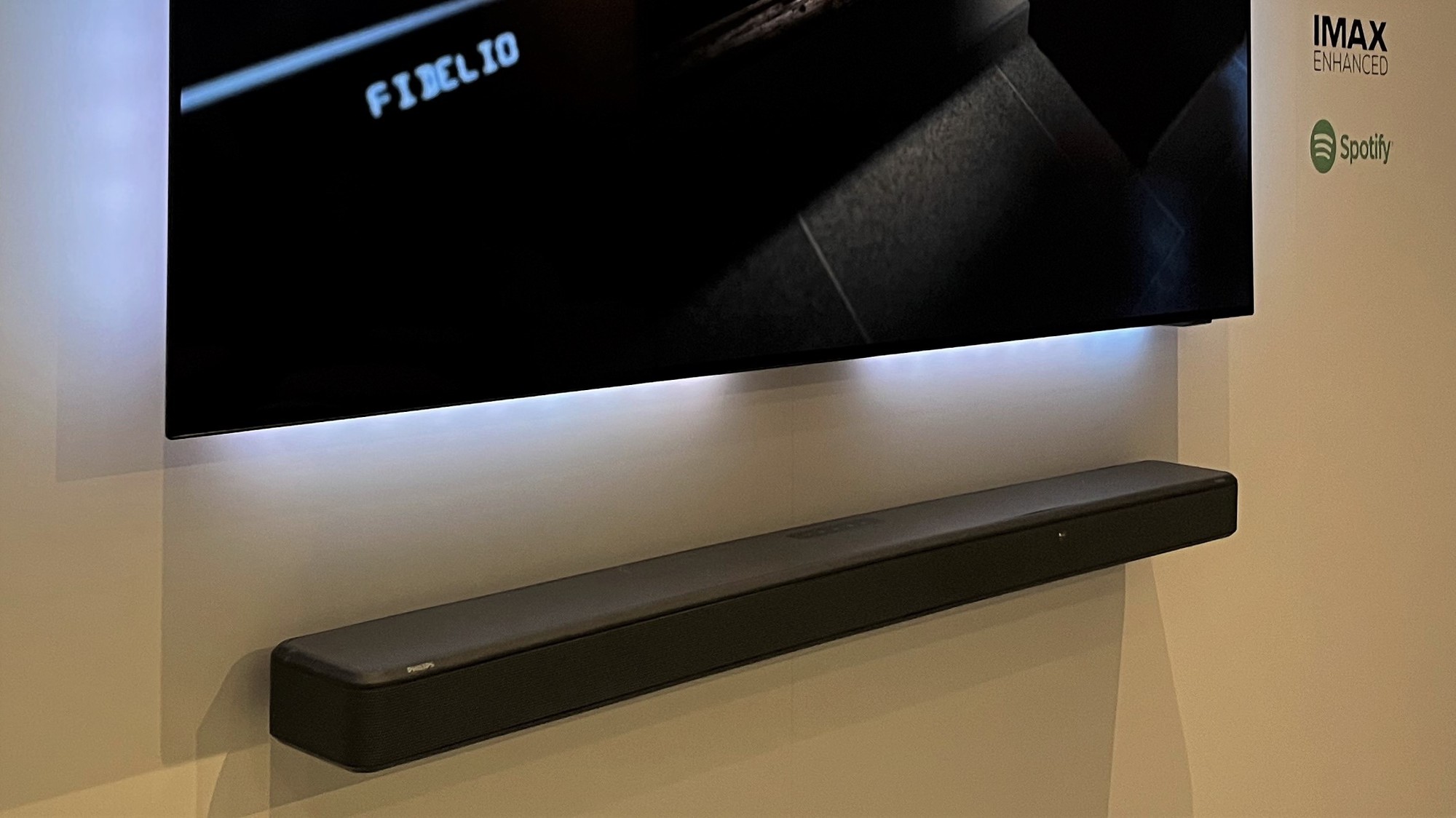 Những vị trí đặt loa soundbar vừa kém hay, vừa nhanh hỏng 1 Những vị trí đặt loa soundbar có thể vừa kém hay, vừa nhanh hỏng - Ảnh 1.
