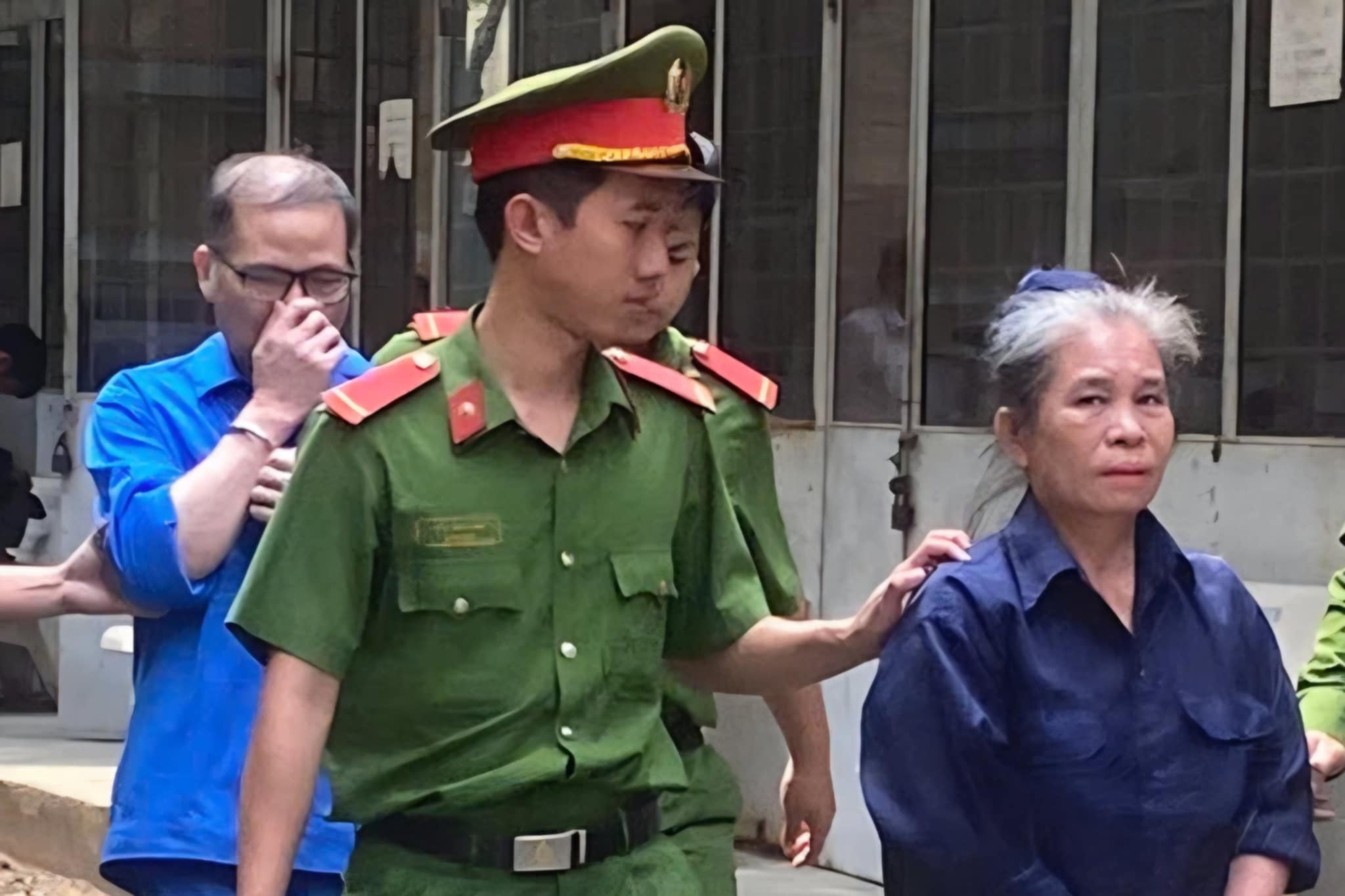 Nổ quen lãnh đạo cấp cao, luật sư 'dỏm' lừa 13 tỉ của 2 người - Ảnh 1.