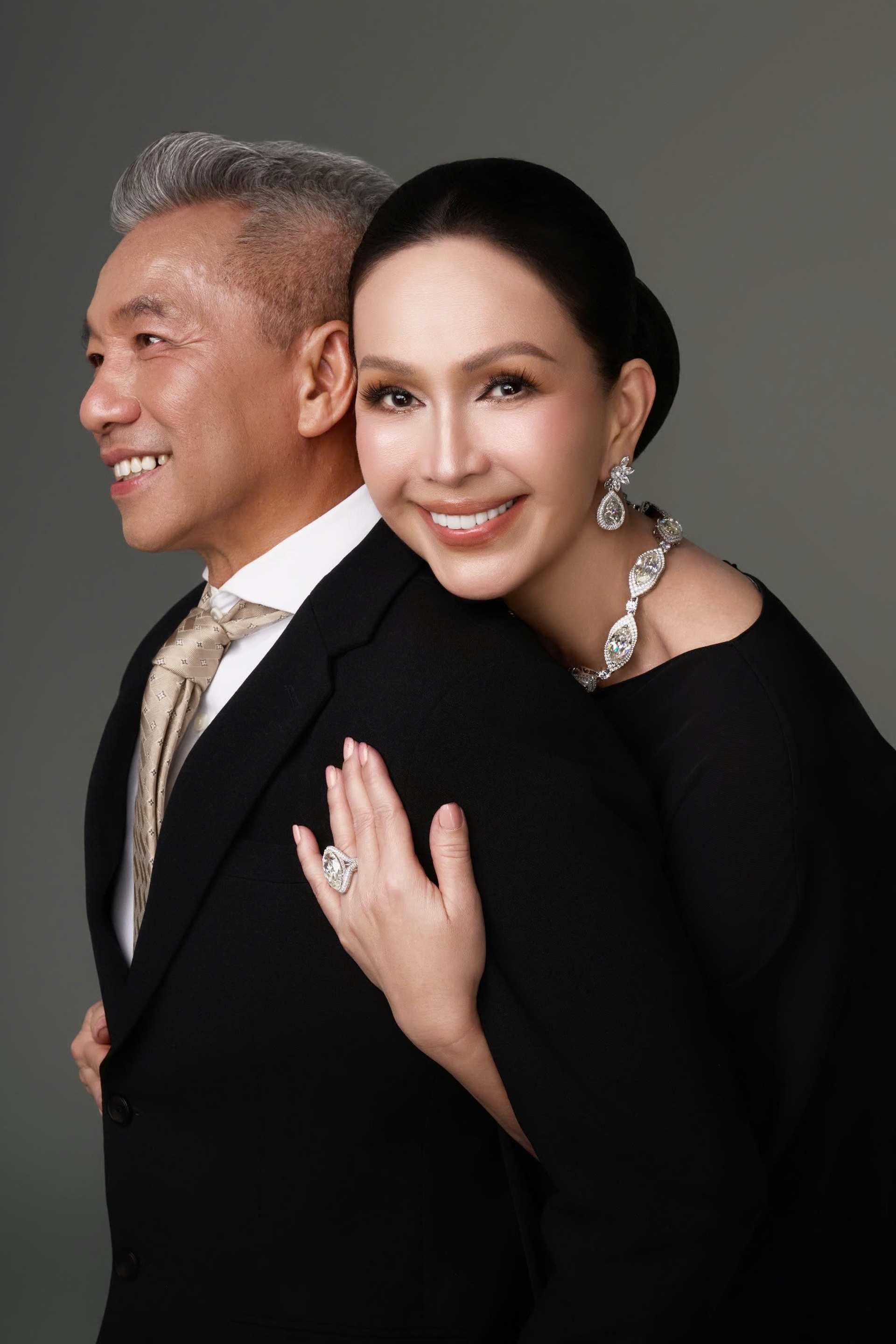 Nữ hoàng ảnh lịch Diễm My: Hôn nhân 32 năm kín tiếng bên chồng doanh nhân - 1