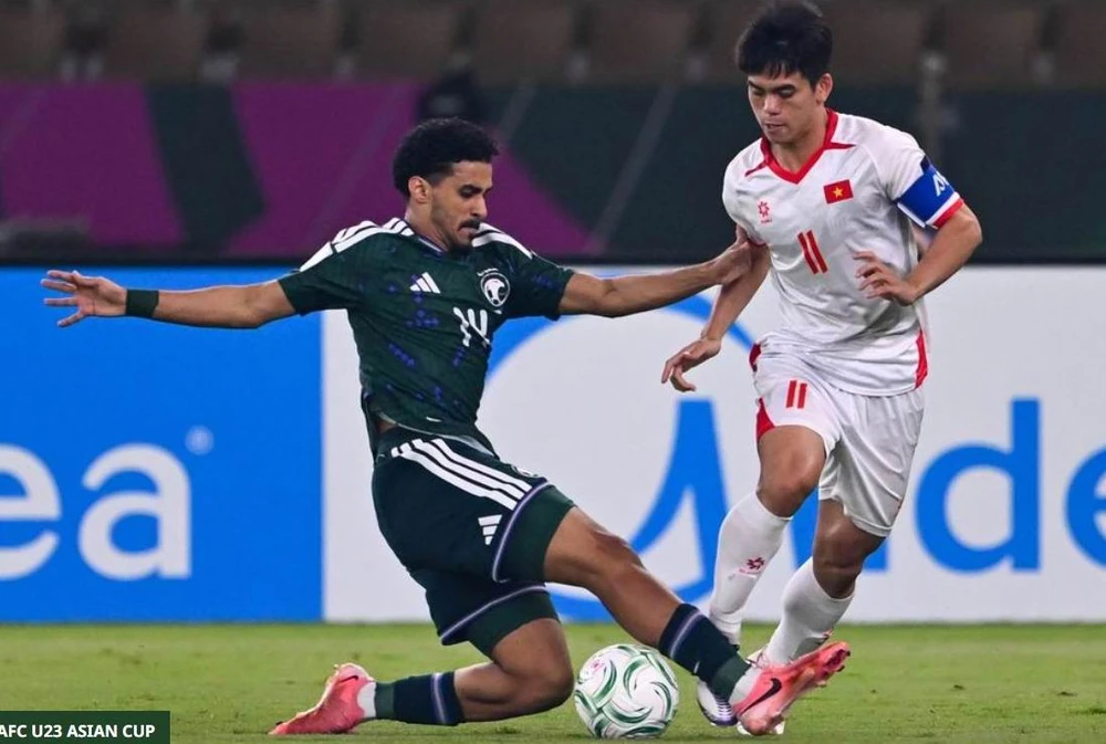 Đội trưởng Khuất Văn Khang chơi rất hay trong trận thắng chủ nhà Saudi Arabia. Ảnh: TAFC. nuoc-co-tao-bao-cua-hlv-kim-sang-sik-va-khoanh-khac-vang-cua-sieu-du-bi-dinh-bac (3).jpg