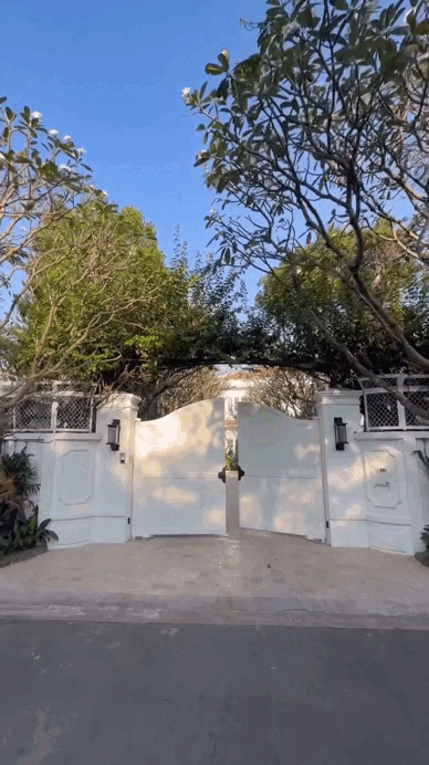 Cả showbiz có đúng 1 người: Nuôi 10 người con không cùng huyết thống, ở biệt thự Cả showbiz có đúng 1 người: Nuôi 10 người con không cùng huyết thống, ở biệt thự