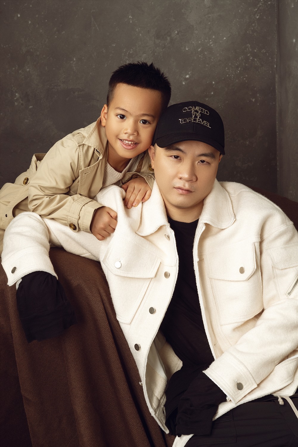 Cả showbiz có đúng 1 người: Nuôi 10 người con không cùng huyết thống, ở biệt thự Cả showbiz có đúng 1 người: Nuôi 10 người con không cùng huyết thống, ở biệt thự