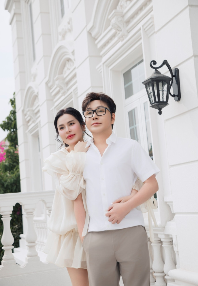 Hoa hậu 4 con, mẹ bỉm sữa cực sexy: Ở biệt thự 600m2 siêu sang, được chồng là NSƯT cưng chiều- Ảnh 1.