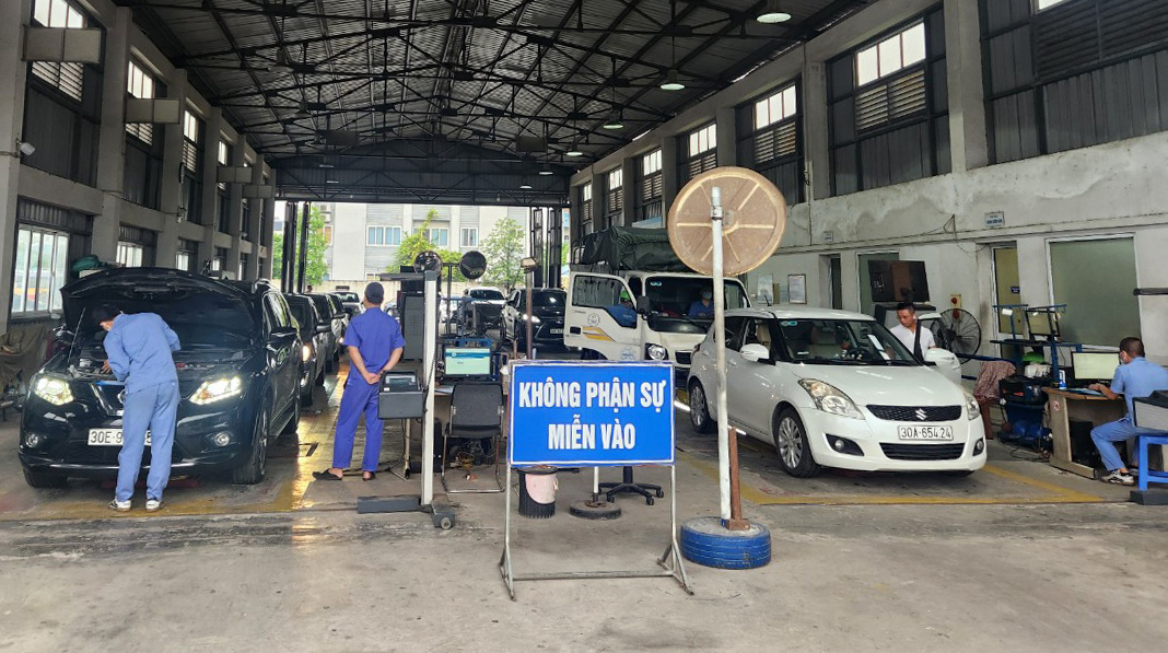 Ô tô không đạt kiểm định phải trả thêm 50% tiền dịch vụ khi quay lại trong ngày 1 Ô tô không đạt kiểm định phải trả thêm 50% tiền dịch vụ khi quay lại trong ngày - Ảnh 1.
