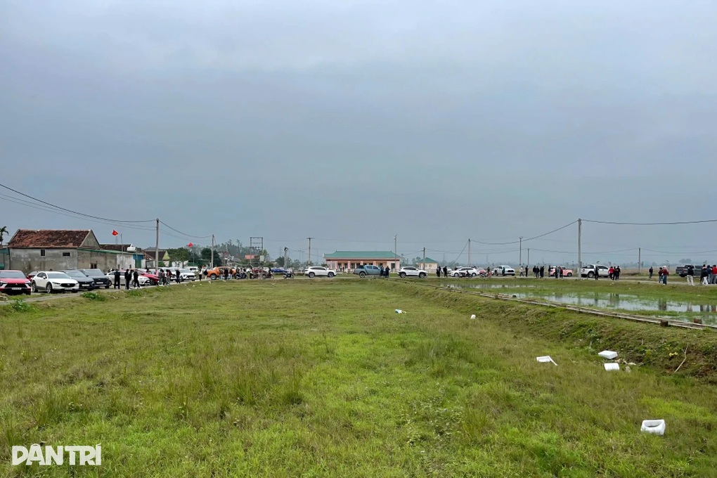 Ô tô, người nườm nượp đi mua đất sau thông tin đề xuất khu công nghiệp - 1