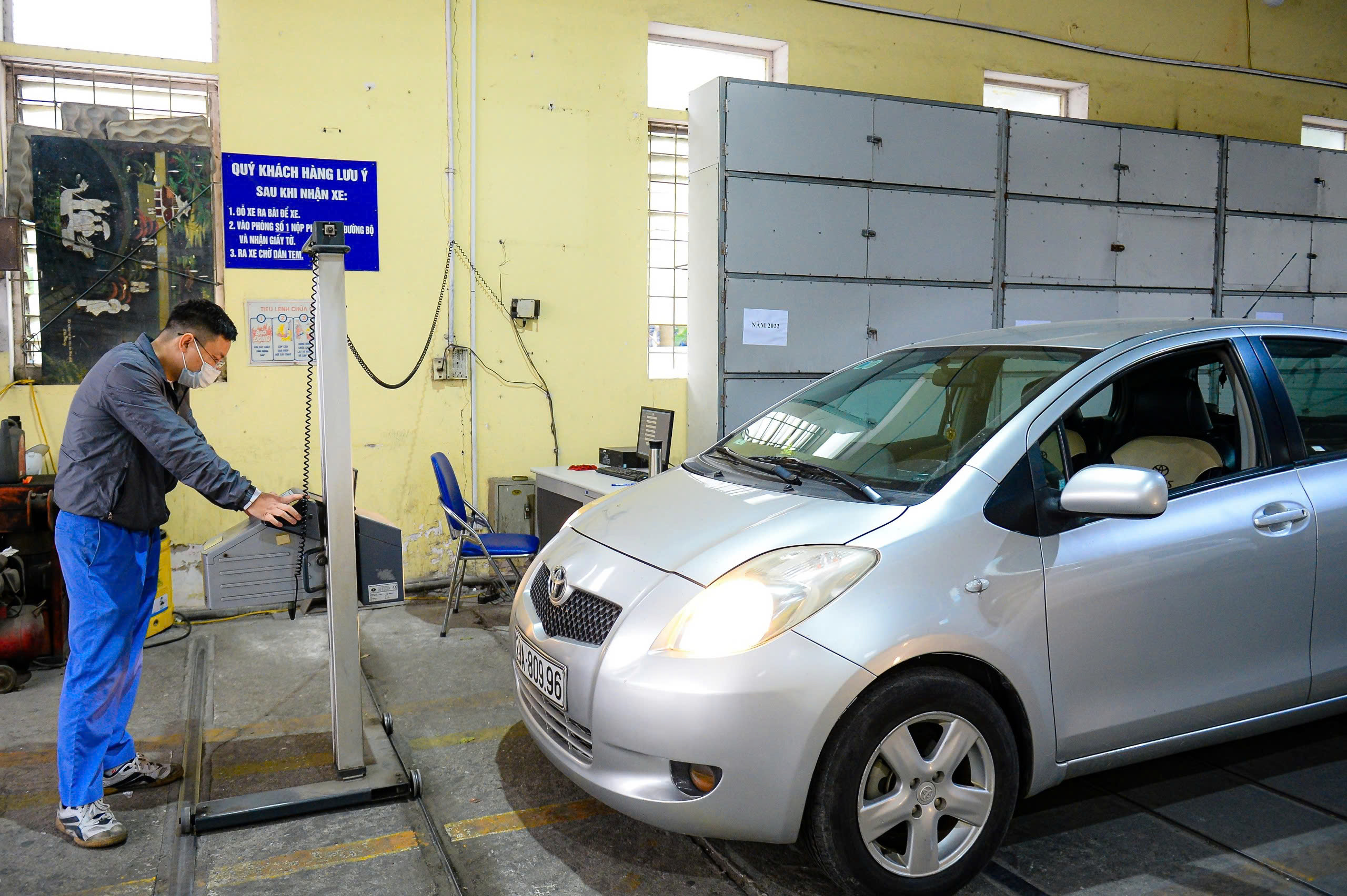 Ô tô rớt kiểm định: Tốn tiền, tốn sức! - Ảnh 1.