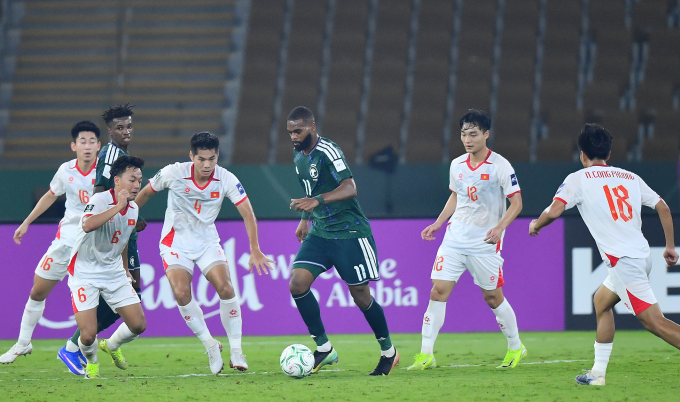 Việt Nam (áo trắng) thắng Arab Saudi 1-0 ở lượt cuối bảng A VCK U23 châu Á 2026, trên sân Prince Abdullah Al Faisal ở Jeddah, Arab Saudi ngày 12/1/2026. Ảnh: AFC
