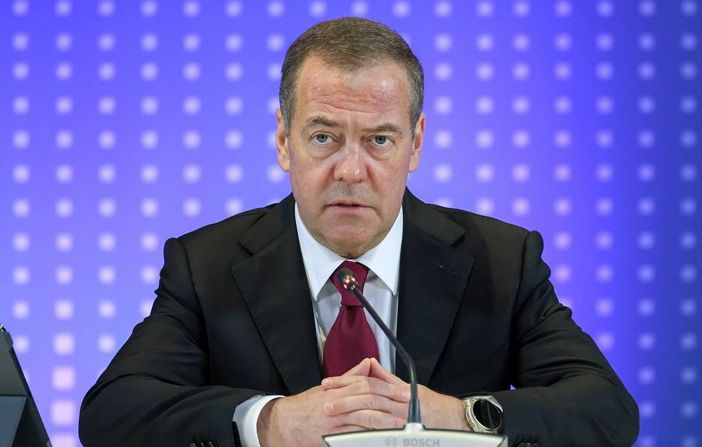 Ông Medvedev: Tổng thống Trump muốn ghi danh lịch sử vì sáp nhập Greenland - 1