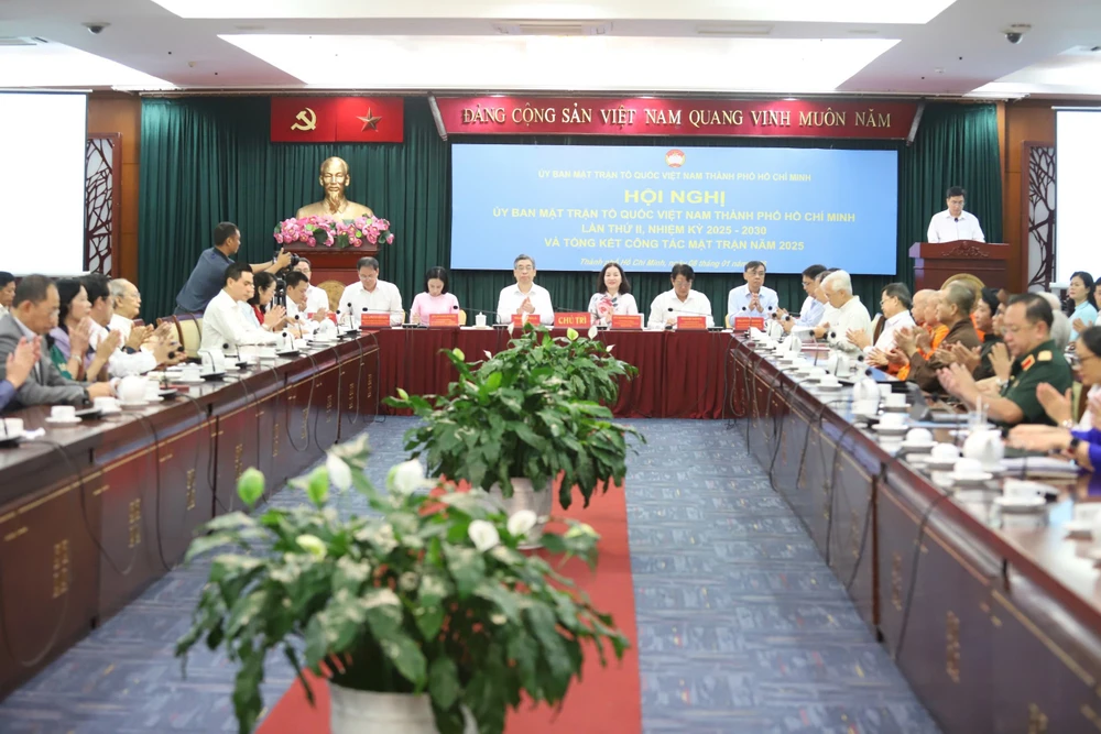 Ủy ban MTTQ Việt Nam TP.HCM tích cực đổi mới phương thức hoạt động, từng bước xây dựng mặt trận số, tăng cường kết nối và tương tác đa chiều giữa nhân dân với Đảng, Nhà nước. Ảnh: THANH THÙY co-che-tphcm.jpg