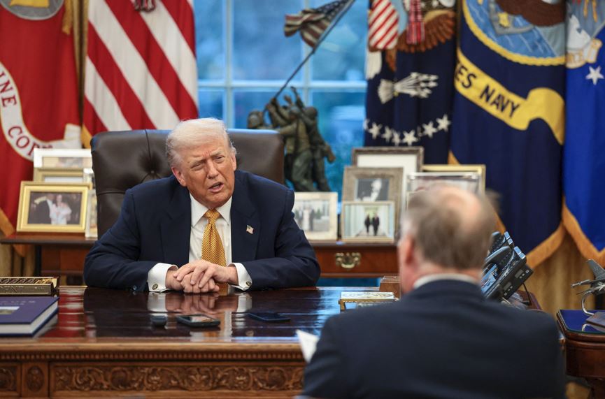 Ông Trump: Ukraine, chứ không phải Nga, đang cản trở thỏa thuận hòa bình - Ảnh 1.