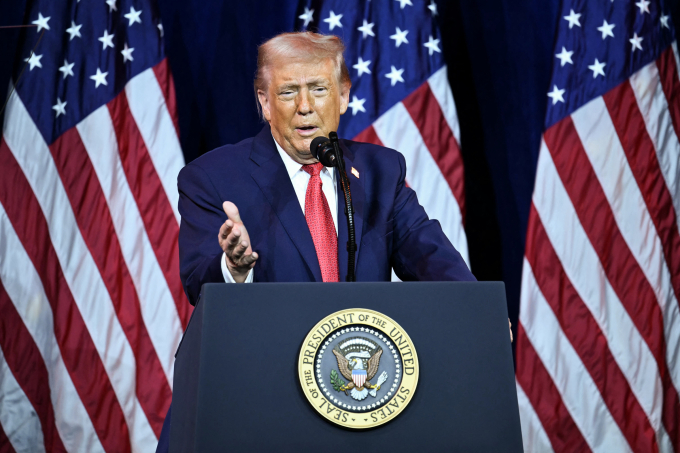 Người dân Iran tập trung trên đường phố ở Kermanshah hôm 8/1. Ảnh: AFP