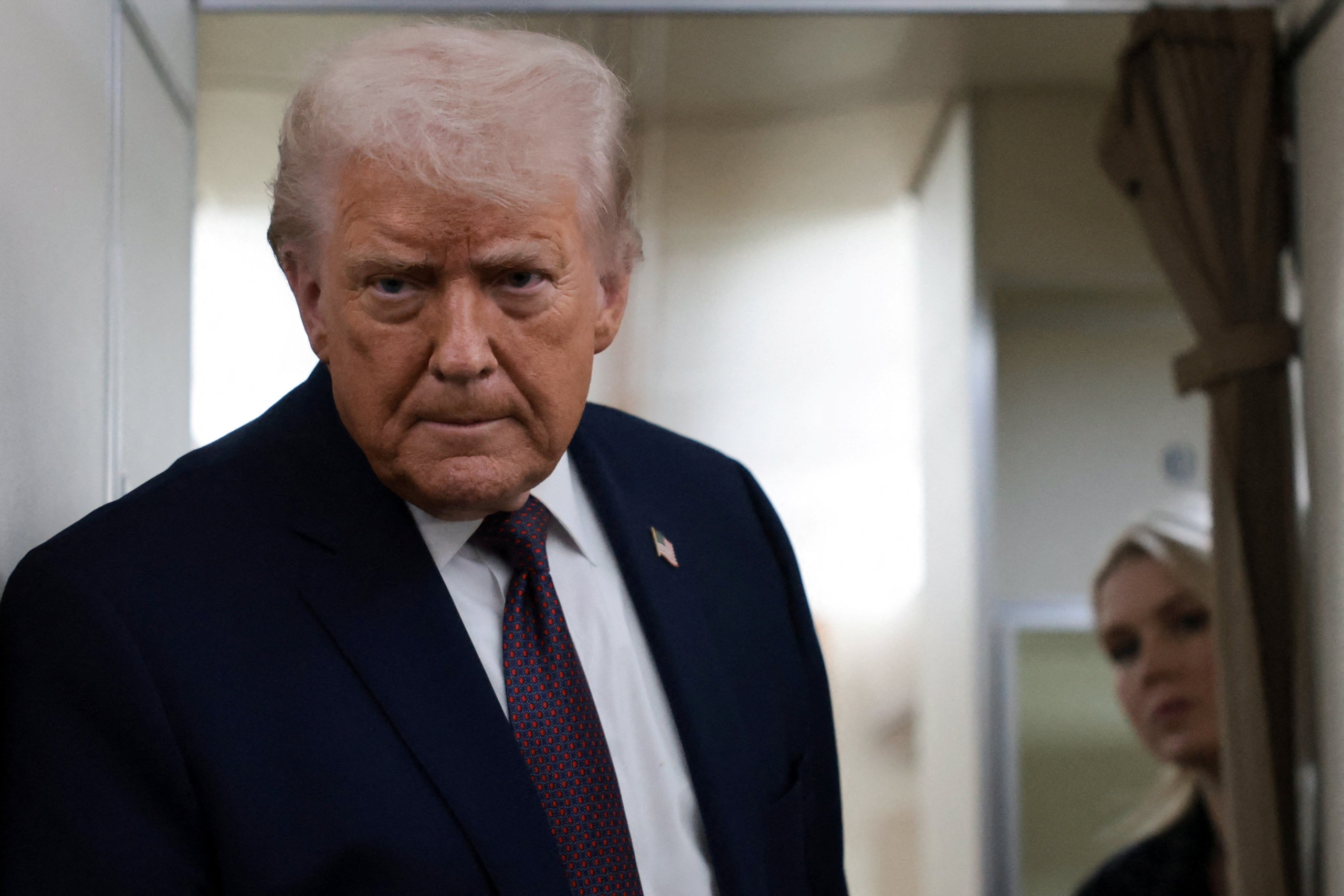 Ông Trump dọa lực lượng Mỹ ở gần Iran lớn hơn cả lực lượng gần Venezuela 1 Iran - Ảnh 1.