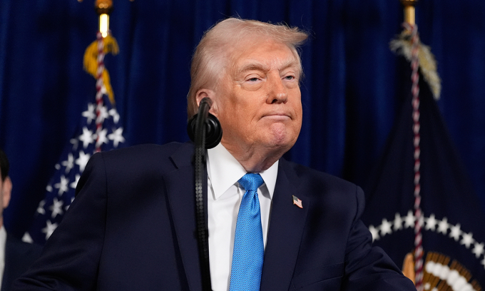 Tổng thống Mỹ Donald Trump trong cuộc họp báo tại dinh thự Mar-a-Lago, bang Florida ngày 3/1. Ảnh: AP