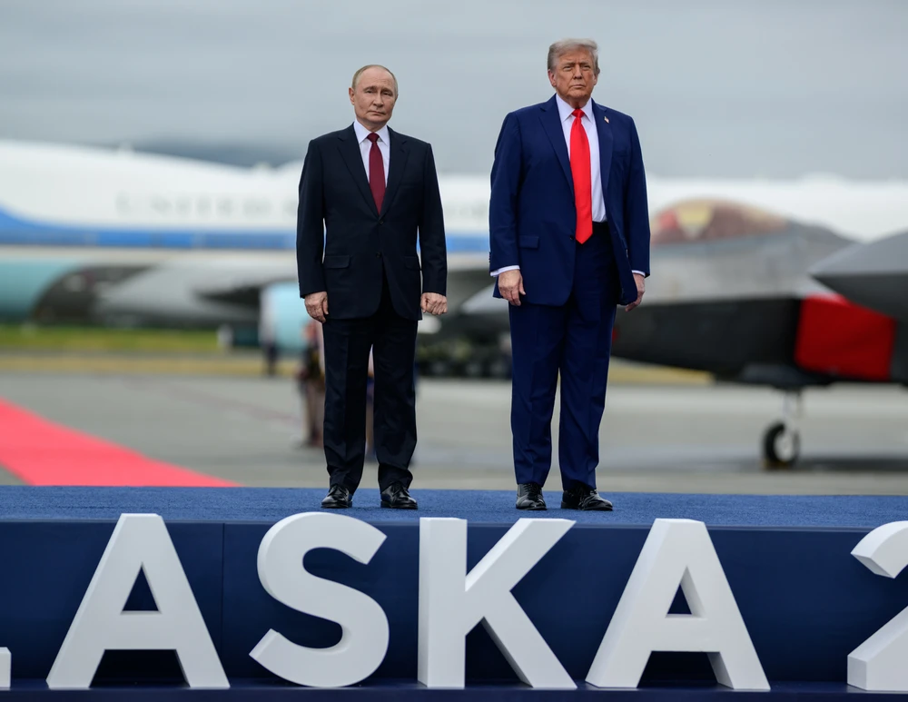 Tổng thống Mỹ Donald Trump (phải) và người đồng cấp Nga Vladimir Putin gặp nhau tại Alaska hồi tháng 8-2025. Ảnh: TASS Trump cuộc chiến ở Ukraine.jpg