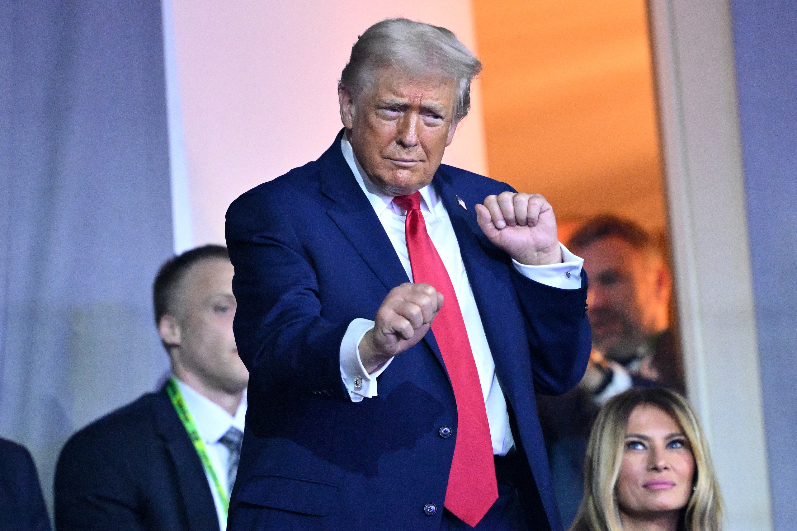 Ông Trump nói uống aspirin liều cao hơn khuyến cáo để loãng máu - Ảnh 1. Trump - Ảnh 1.