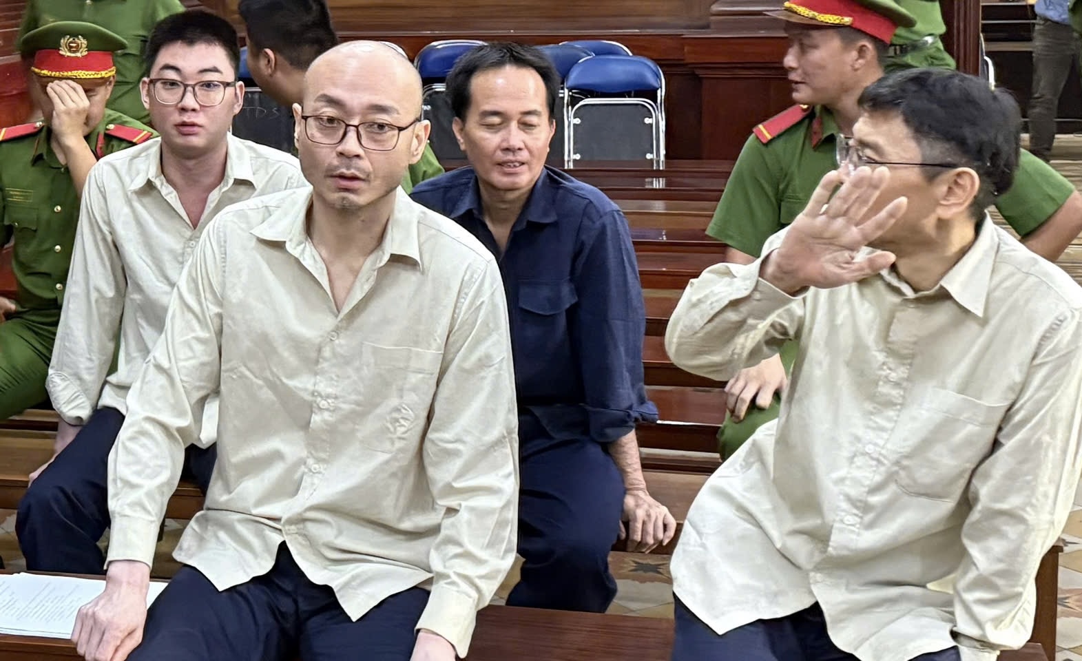 Đường dây môi giới mại dâm tại Nhà hàng Gallery: 2 bị cáo Hàn Quốc lĩnh tổng cộng 16 năm tù - Ảnh 1.