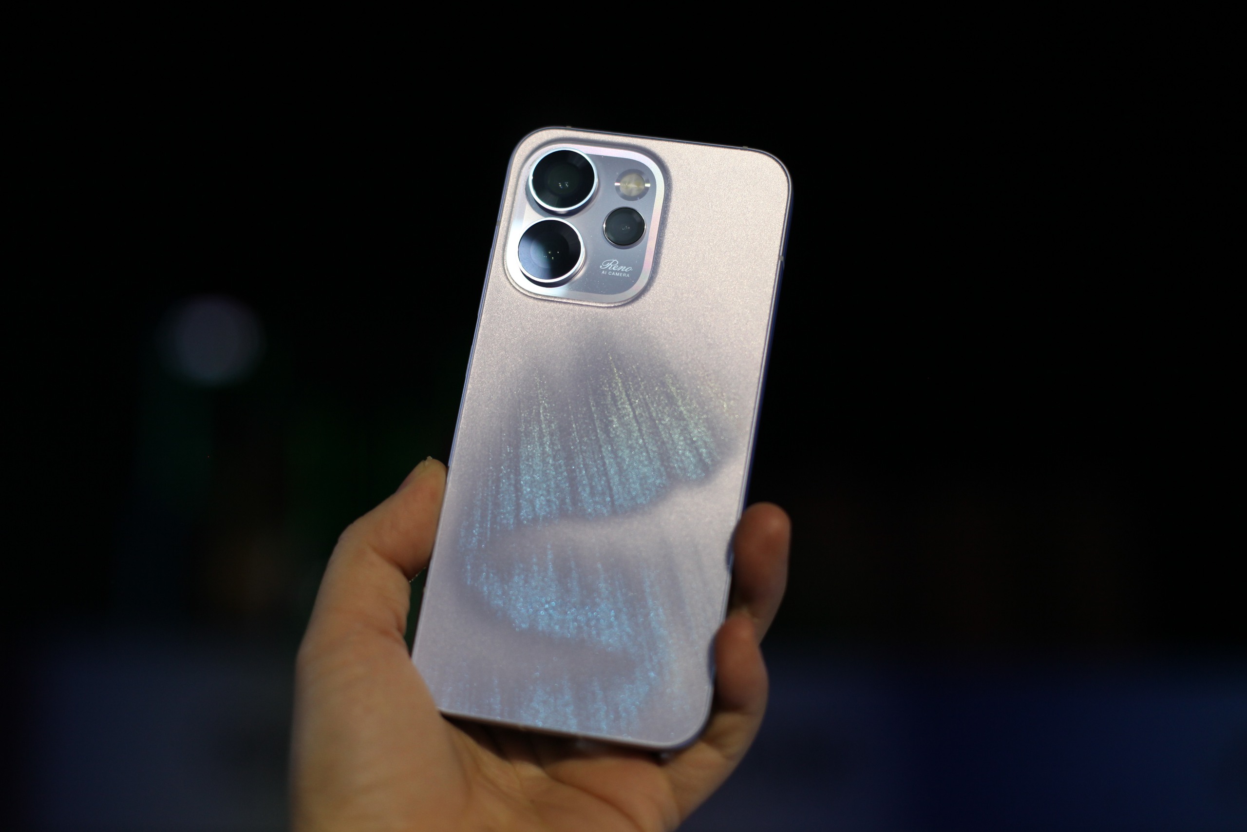 Oppo ra mắt điện thoại 'mưa sao băng', giá từ 11,9 triệu đồng - Ảnh 1.