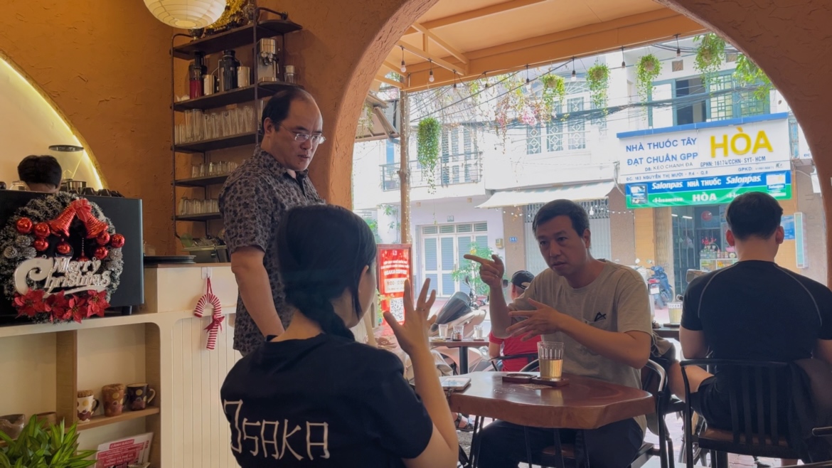 Osaka Coffee - quán cà phê của “những đôi tay biết nói” - Ảnh 1.