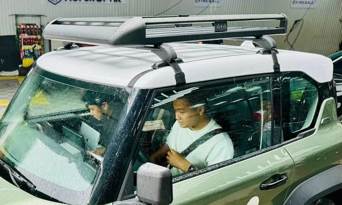 Giá nóc gắn thêm trên mẫu xe điện cỡ nhỏ. Ảnh: Lê Mạnh Linh