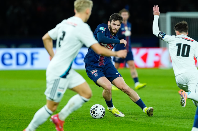 Khvicha Kvaratskhelia đi bóng trong trận PSG thua Paris FC 0-1 ở vòng 1/16 Cup quốc gia Pháp trên sân Parc des Princes, Paris, Pháp ngày 12/1/2026. Ảnh: PSG