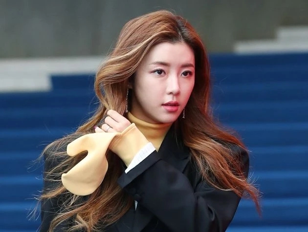 Nữ diễn viên phim giờ vàng tái xuất sau khi chồng đại gia bị bắt, netizen phẫn nộ “đã ly hôn chưa mà đòi trở lại”- Ảnh 1.