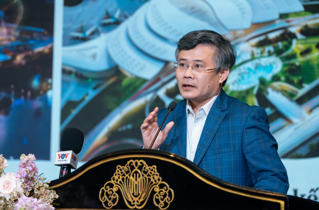 Phải cai nghiện đường bộ, tách dòng giao thông để TPHCM cất cánh - 2