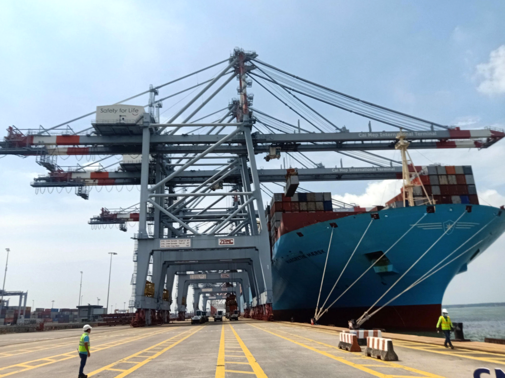 Phải cai nghiện đường bộ, tách dòng giao thông để TPHCM cất cánh - 1