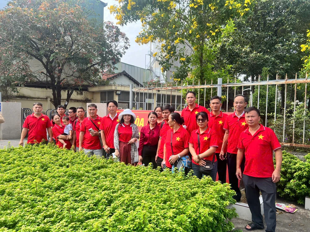 nhận tiền hỗ trợ