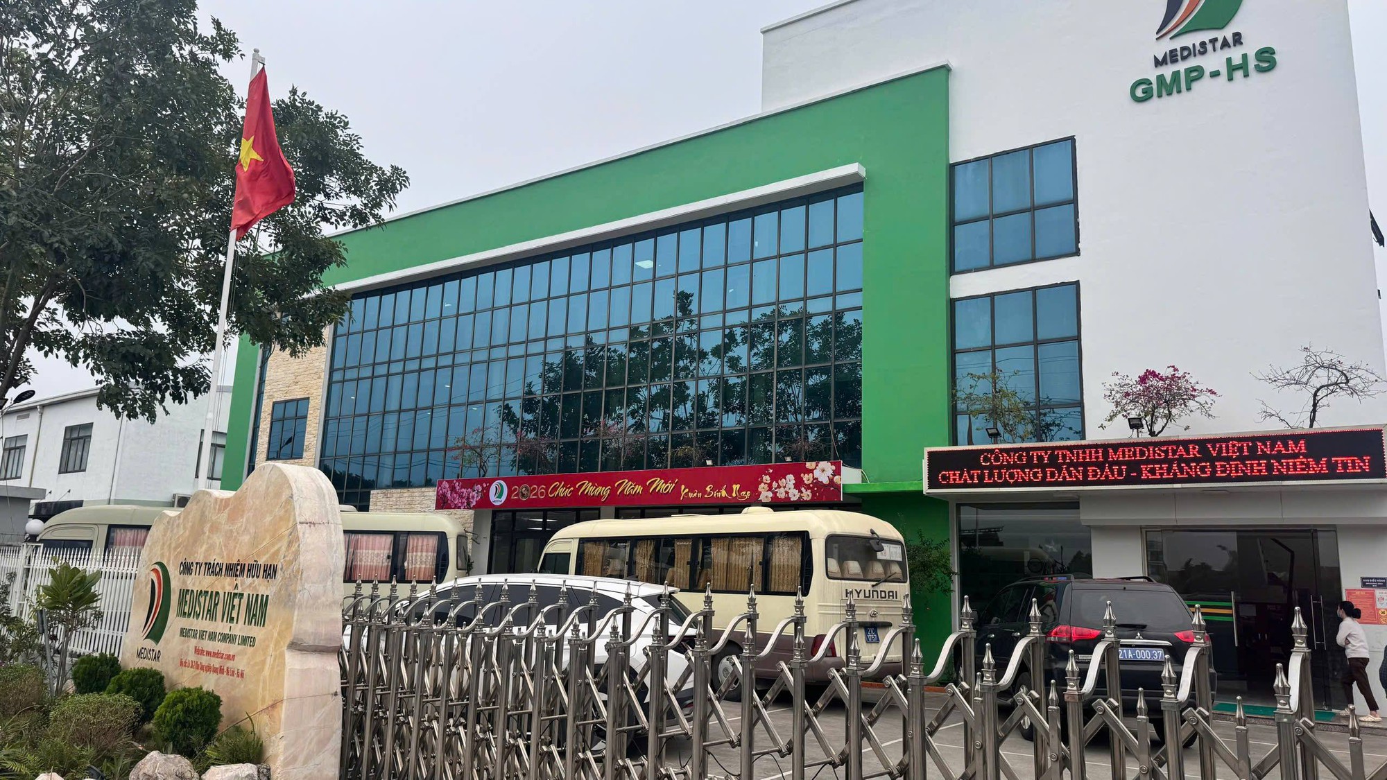 Phanh phui “đế chế” thực phẩm chức năng giả doanh thu 1.800 tỷ: Hàng trăm tấn collagen, vitamin tuồn ra thị trường suốt 13 năm- Ảnh 1.