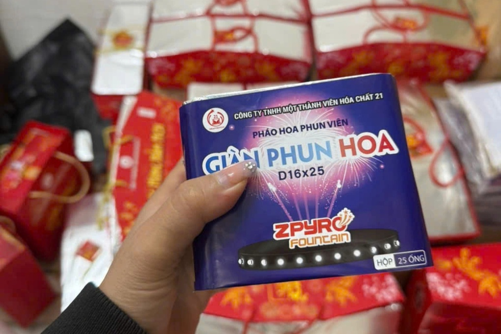 Pháo hoa Tết bị hét giá trên trời, có loại đắt gấp 3 lần - 1