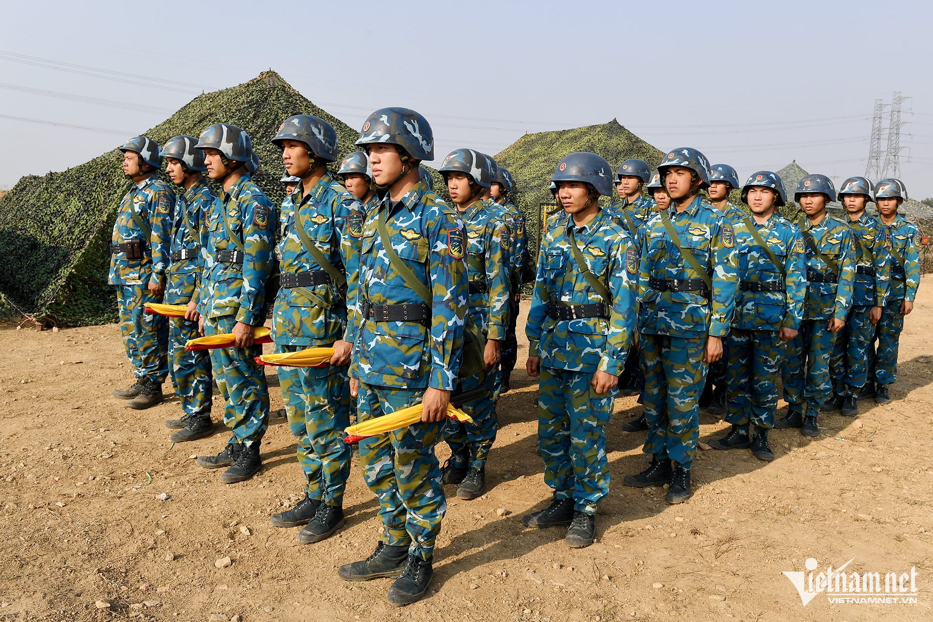 Pháo phòng không sẵn sàng chiến đấu bảo vệ đại hội đảng lần thứ 14 - Ảnh 1.