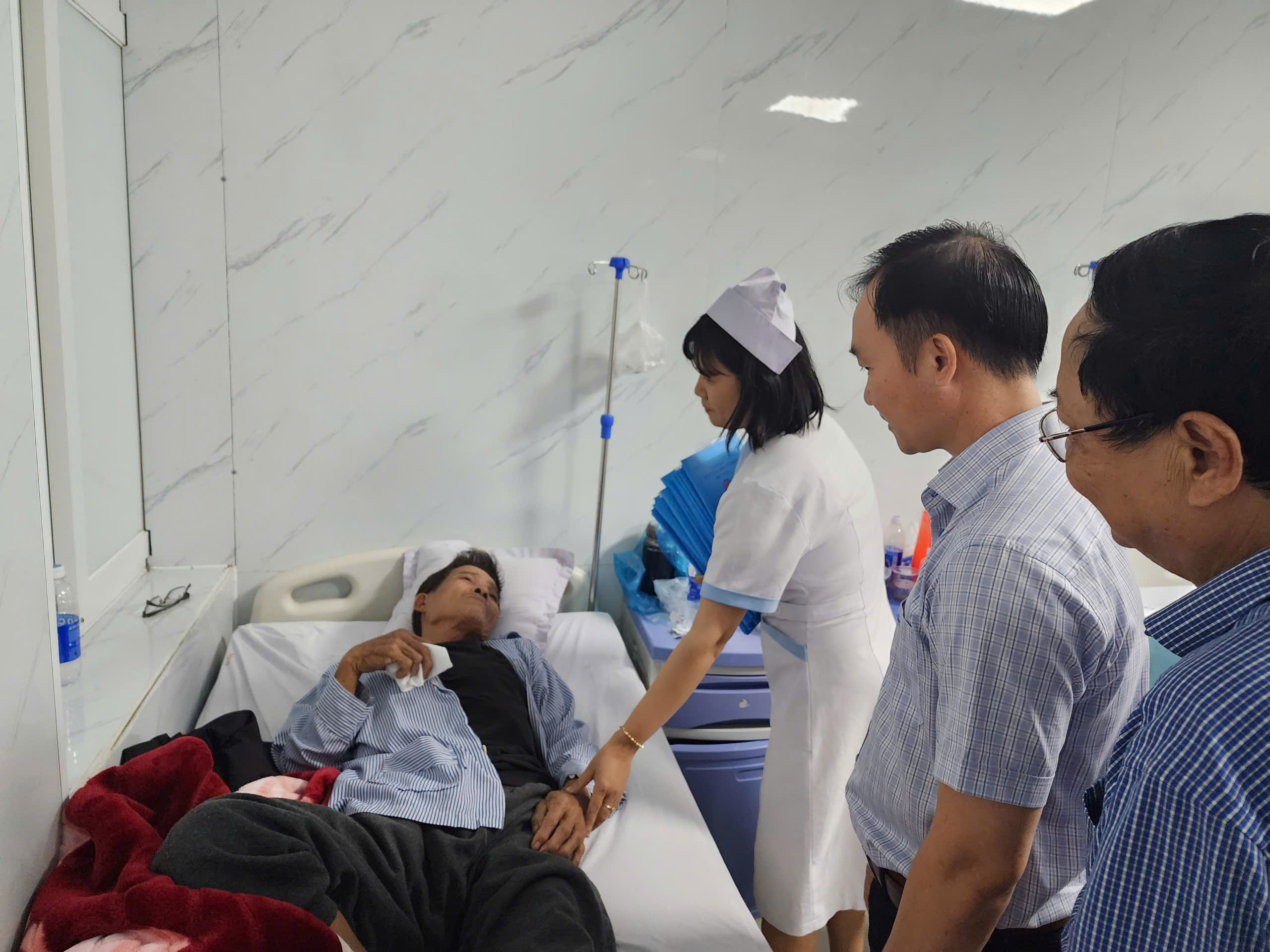 Phạt bánh mì Hồng Vân hơn 213 triệu đồng vì gây ngộ độc hàng loạt ở Quảng Ngãi - Ảnh 1.