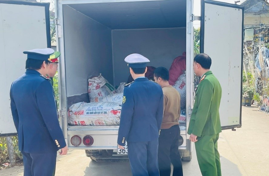 Phát hiện 1 tấn da lợn không rõ nguồn gốc, bốc mùi hôi- Ảnh 3.