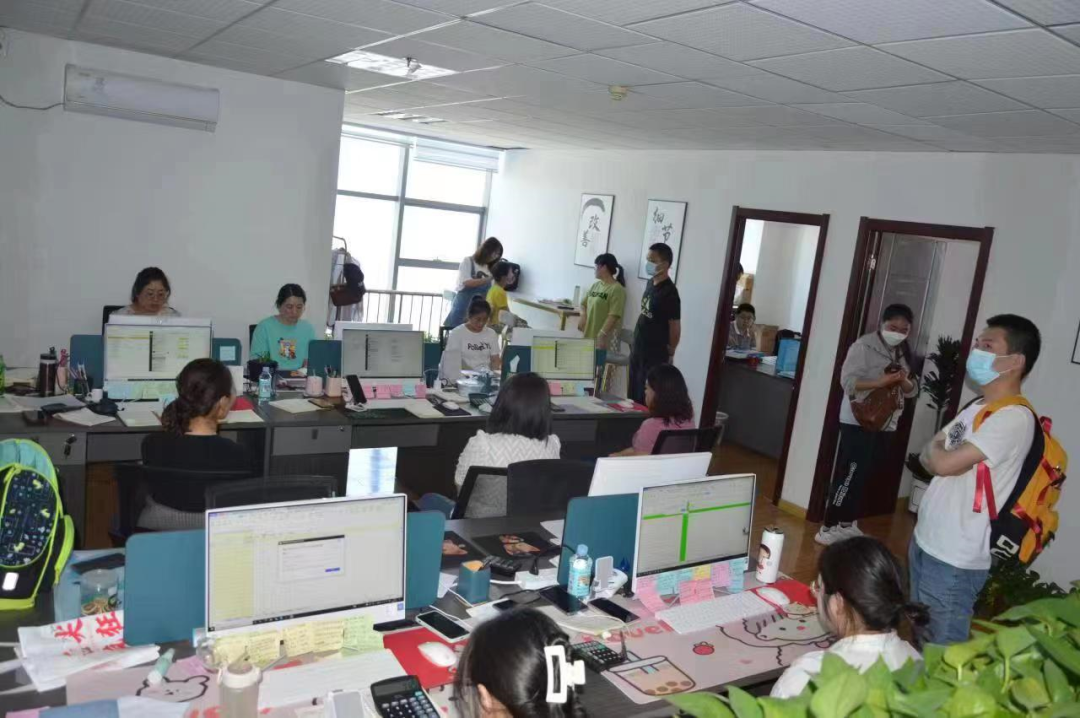 Phát hiện 38kg vàng trị giá hơn 56 tỷ đồng nằm rải rác trong căn hộ chuyên bán hàng livestream- Ảnh 1.