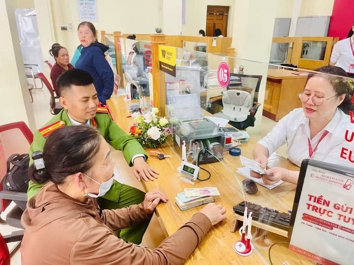 Phát hiện người phụ nữ SN 1957 bán 6 chỉ vàng rồi tới NH Agribank để chuyển khoản, công an Sầm Sơn khẩn trương tìm kiếm- Ảnh 1.