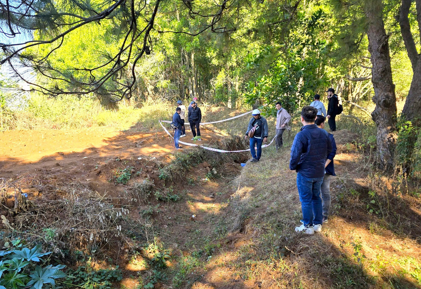 Vụ cướp ngân hàng ở Gia Lai: Phát hiện thêm dấu vết đốt quần áo, trang bị để phi tang- Ảnh 1.