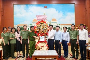 Báo Pháp Luật TP.HCM thăm, chúc mừng Công an TP.HCM nhân kỷ niệm 80 năm ngày truyền thống CAND