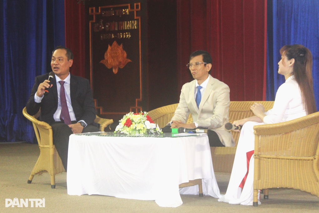 Phó Giáo sư: Sinh viên đừng bao giờ nghĩ đến việc nhẹ lương cao - 1