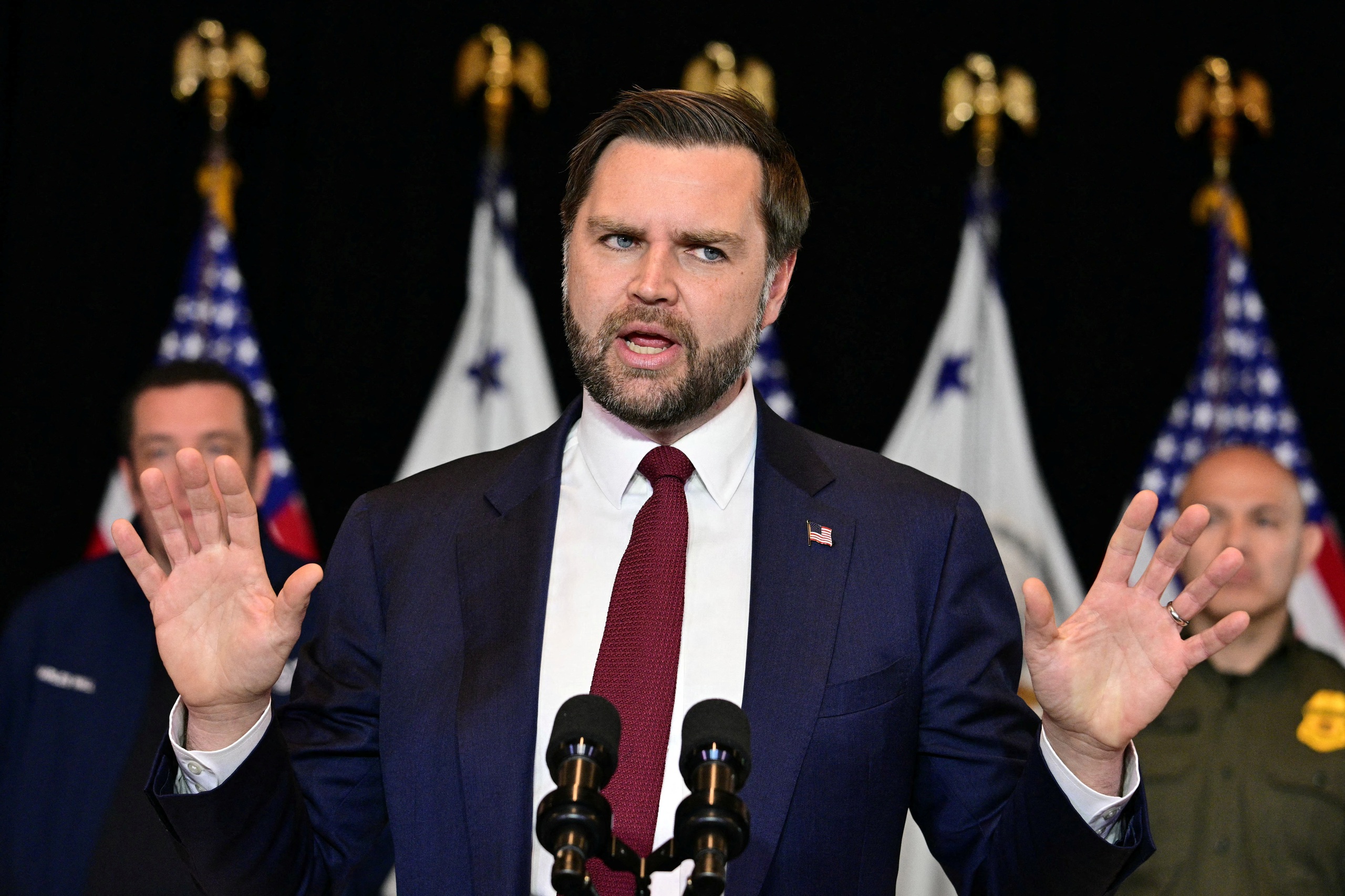 Phó tổng thống Mỹ JD Vance có thật đã mỉa mai Canada 'không độc lập'? - Ảnh 1.