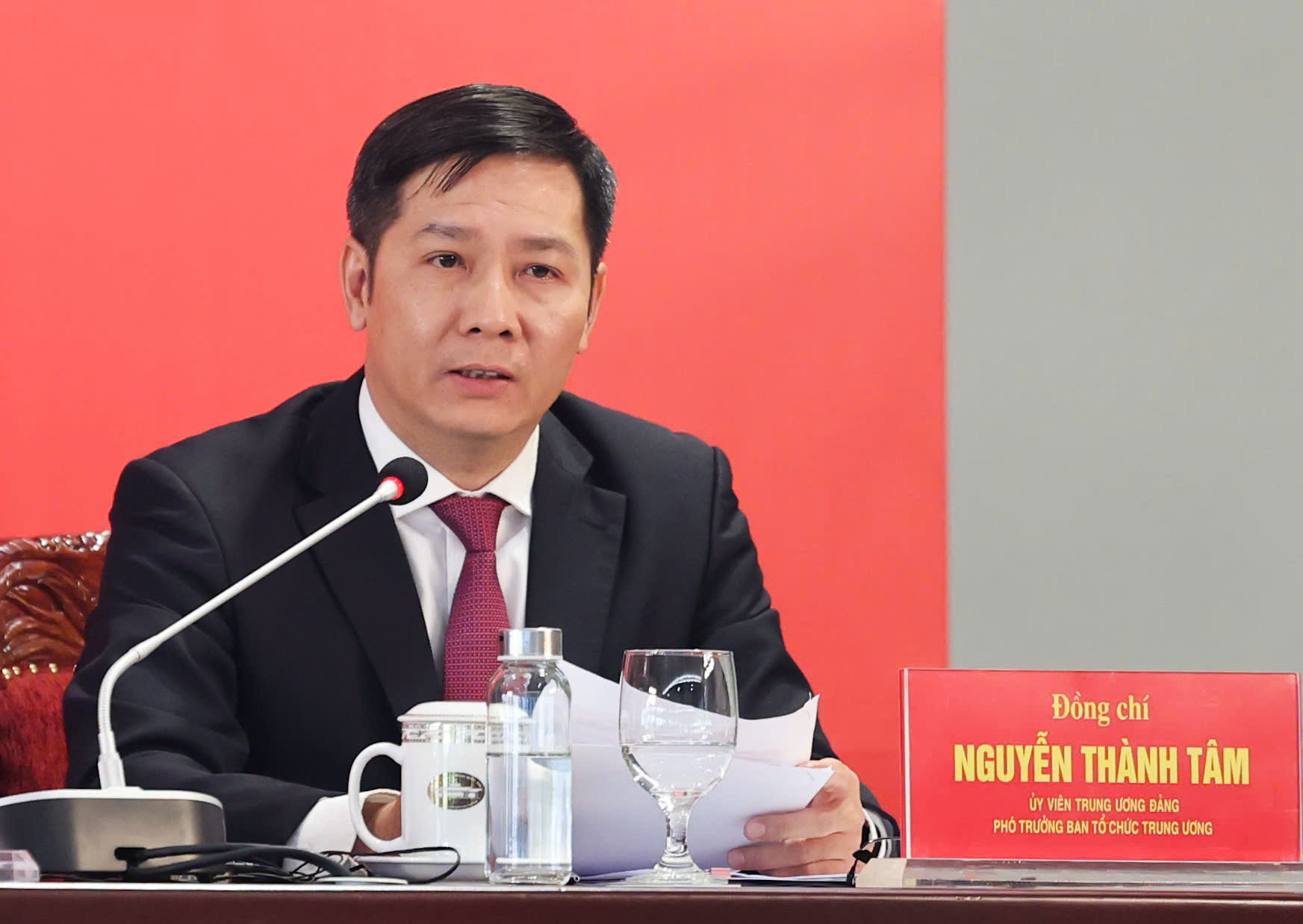 Trung ương - Ảnh 1.