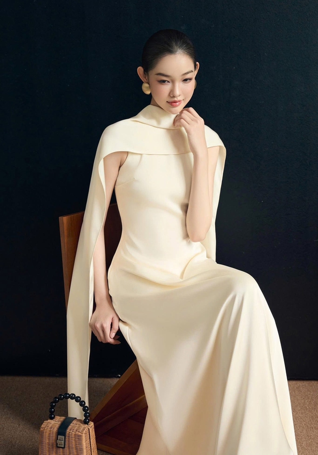 Phối váy và khăn choàng lụa voan, nhìn góc nào cũng đẹp- Ảnh 1. Phối váy và khăn choàng lụa voan, nhìn góc nào cũng đẹp- Ảnh 1.