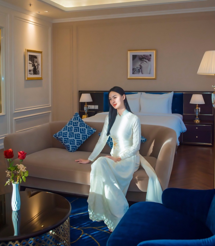 Sở hữu vẻ đẹp mong manh, nữ tính và vóc dáng mảnh mai, nhiều khán giả gọi Nguyễn Thị Cẩm Ly là 'thần tiên tỷ tỷ'.