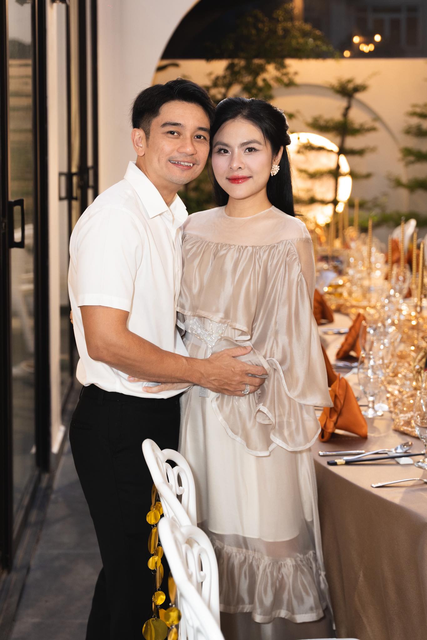 Phú bà 4 con ở dinh thự 1000m2 tự tay chuẩn bị lễ kỷ niệm 10 năm ngày cưới, đỉnh thế này bảo sao chồng mê đắm!- Ảnh 16.