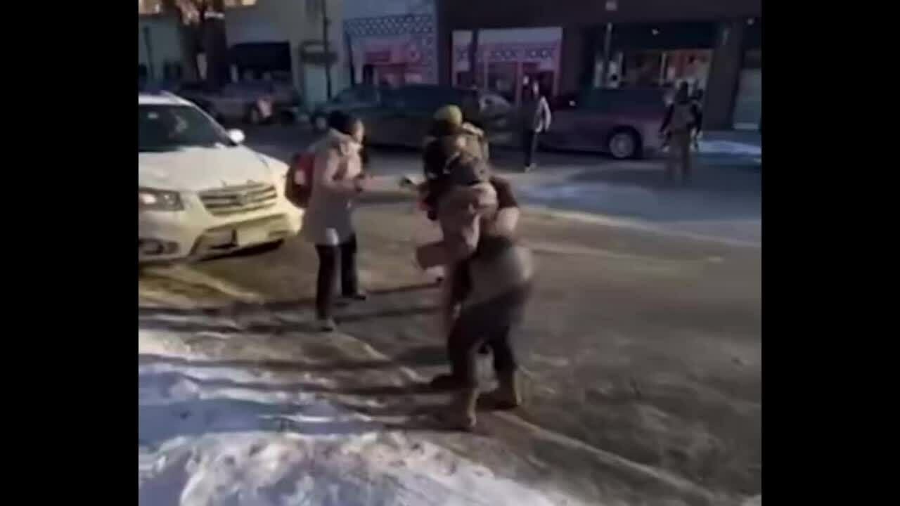 Đặc vụ liên bang bắn chết công dân Mỹ tại Minneapolis