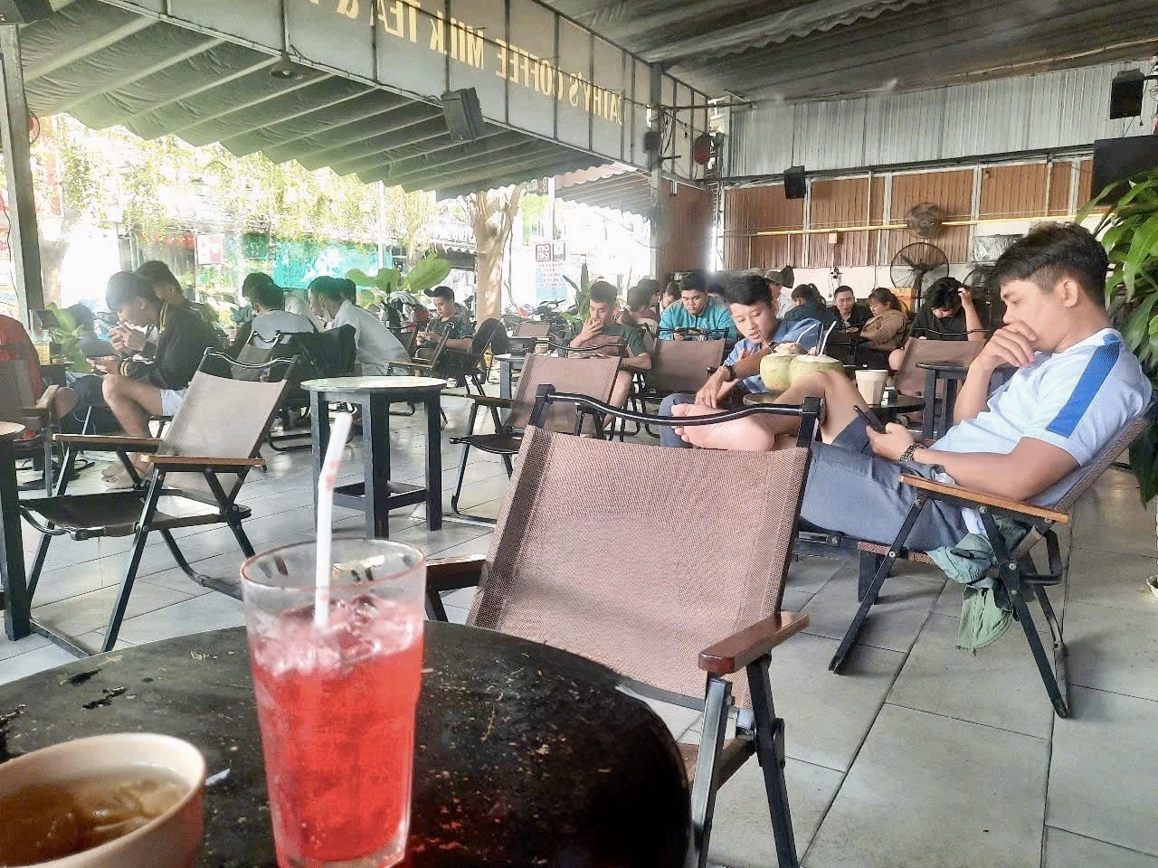 Quán cà phê không khói thuốc lá điện tử - Ảnh 1. Quán cà phê không khói thuốc lá điện tử - Ảnh 1.