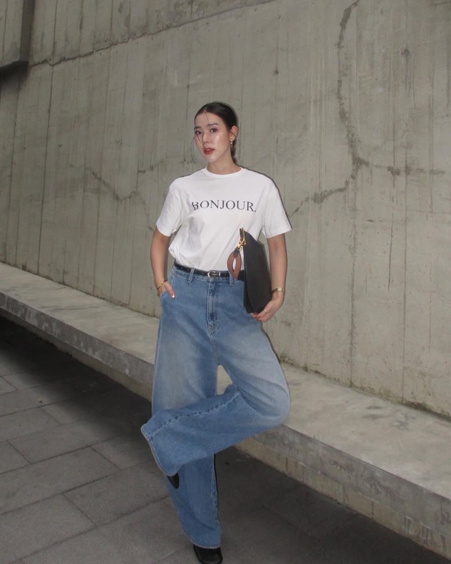 Quần denim và những bản phối đường phố đẹp nhất mùa- Ảnh 1.