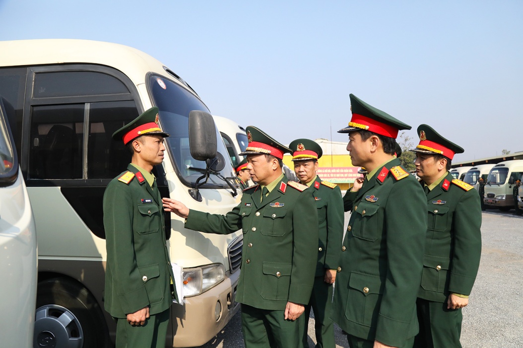 Quân đội sẽ đảm nhiệm đưa, đón đại biểu dự Đại hội Đảng lần thứ XIV - Ảnh 1.