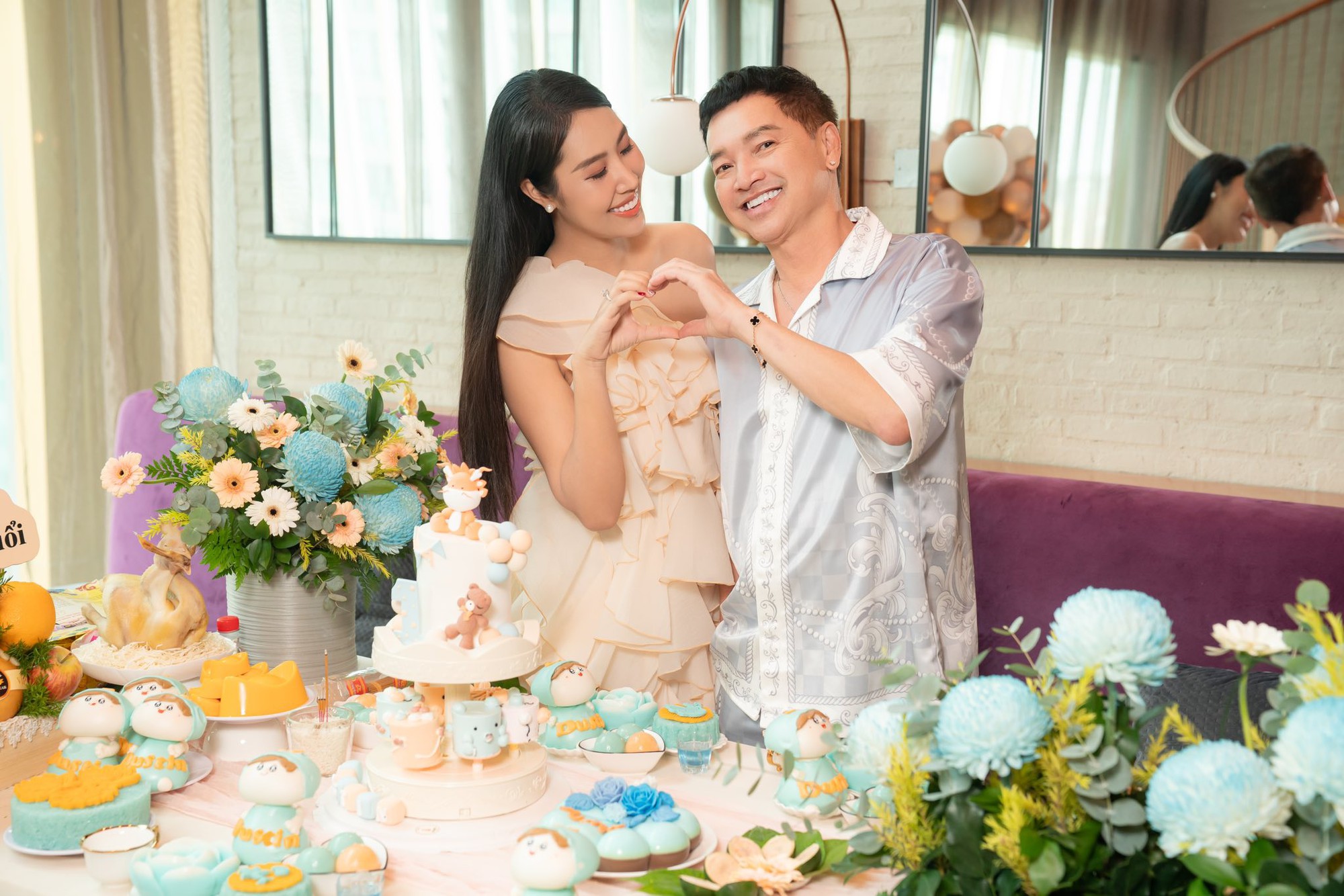 Sao nam Vbiz lấy vợ kém 37 tuổi, vừa hào phóng tặng nửa kia cuốn sổ đỏ- Ảnh 2.