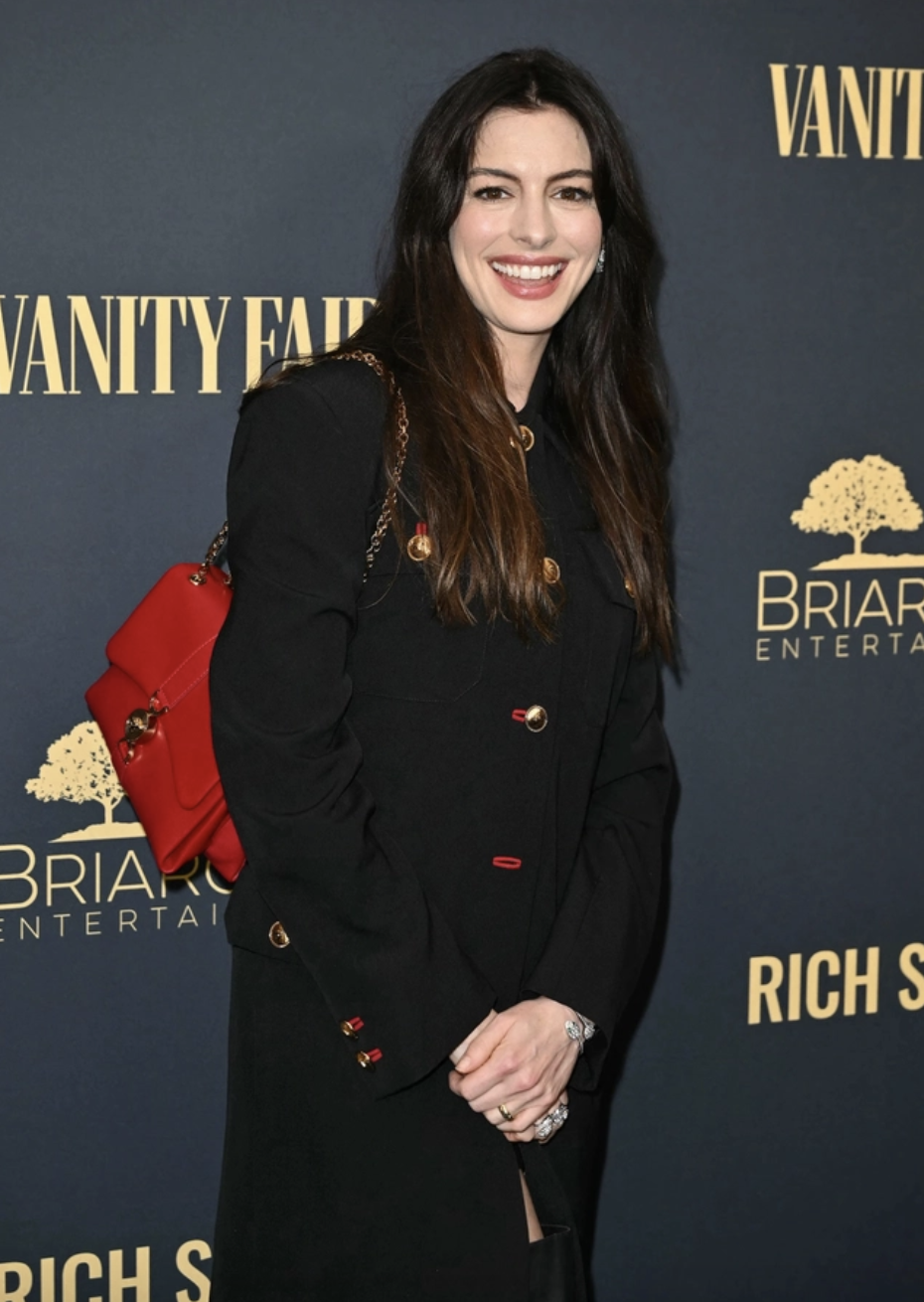 Quảng cáo sản phẩm chống lão hoá của Anne Hathaway gây tranh cãi- Ảnh 9.