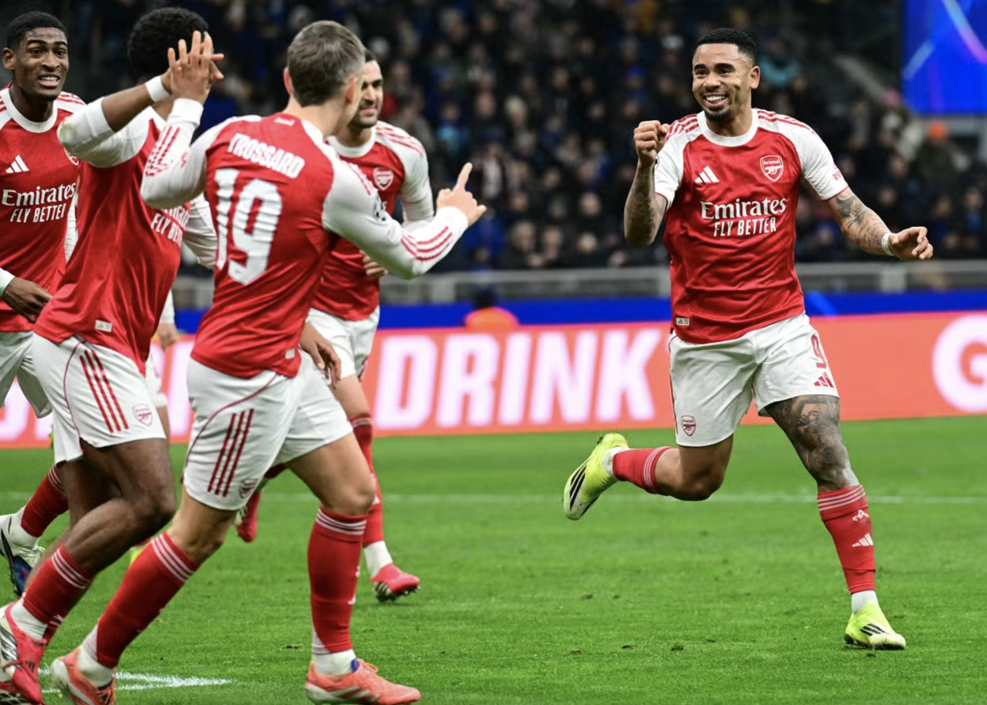 Quật ngã Inter Milan, Arsenal lập kỳ tích Champions League - Ảnh 1.